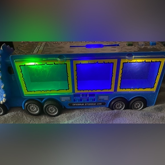 Dinosaur Storage Car - Picture 3 of 3